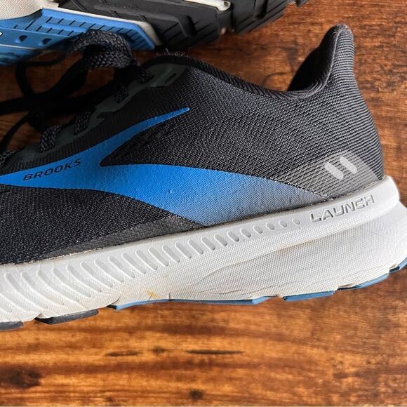 Brooks Mens Launch 8 Black & Blue Sneakers main image 10